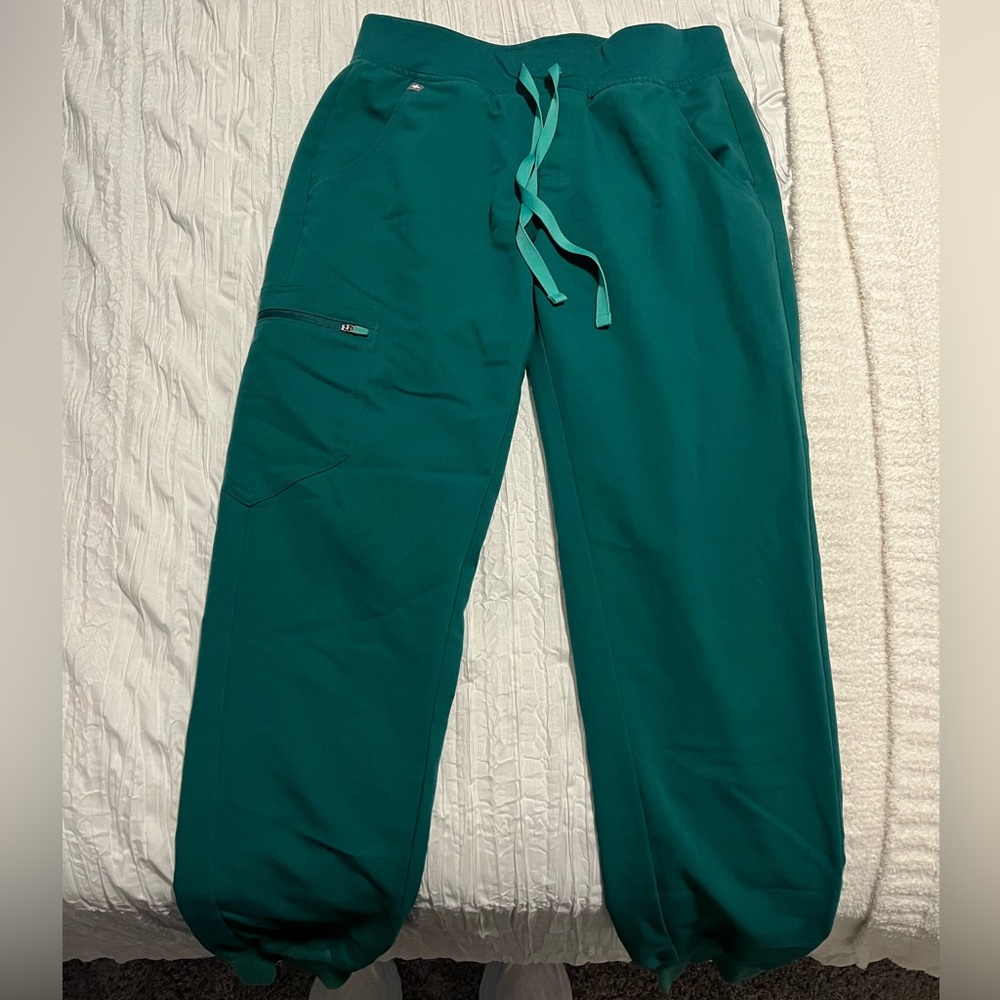 Women’s hunter green Zamora- jogger scrub pants. Size small, color hunter green